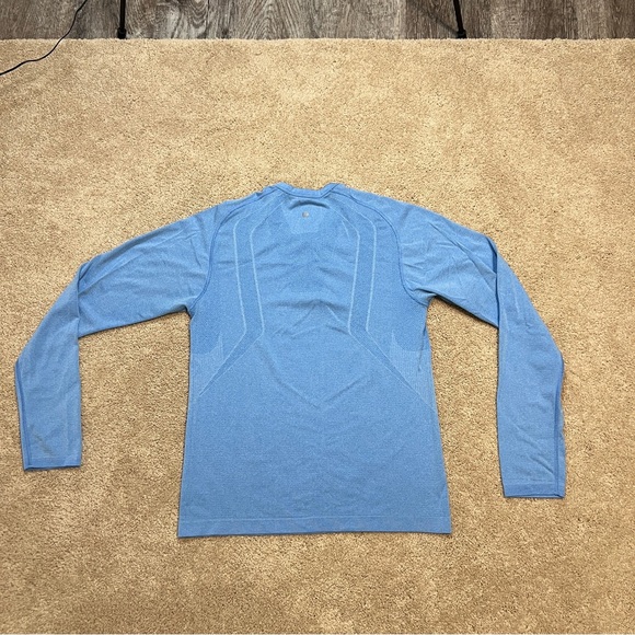 Men’s Lululemon Long Sleeve Shirt Size Small - Picture 2 of 9